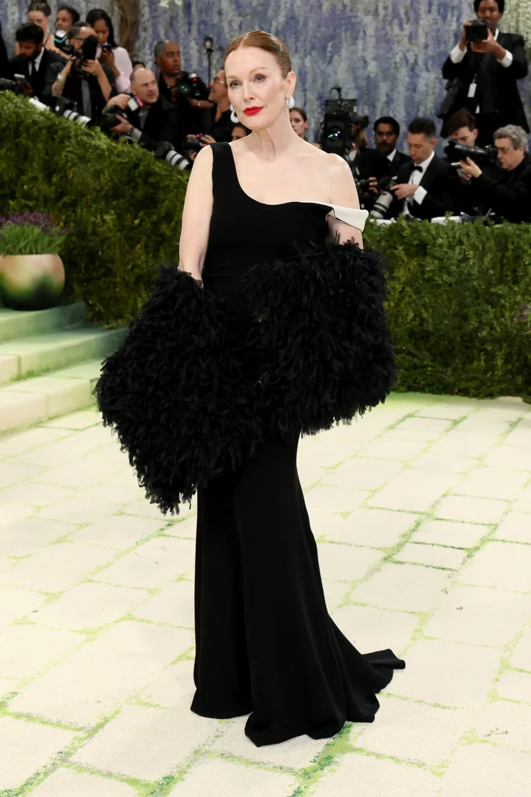 Julianne Moore Offered a Lesson in Mature, Sexy Dressing at the 2026 Met Gala