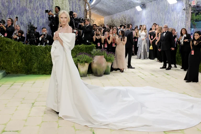 Alex Consani Channeled Botticelli and ‘Black Swan’ at the 2026 Met Gala