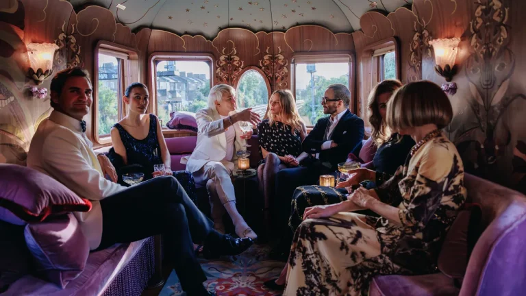 All Aboard! A Star-Studded Night in London on Baz Luhrmann and Catherine Martin’s Belmond Train Carriage All Aboard! A Star-Studded Night in London on Baz Luhrmann and Catherine Martin’s Belmond Train Carriage