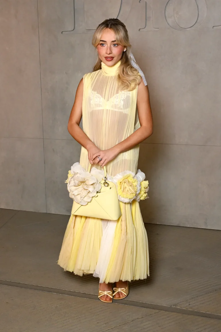 Sabrina Carptenter Just Pulled the Ultimate Front Row Flex at Dior Sabrina Carptenter Just Pulled the Ultimate Front Row Flex at Dior