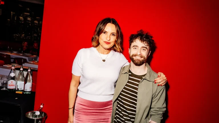 Daniel Radcliffe and Mariska Hargitay Toast ‘Every Brilliant Thing’ and the Center for Youth Mental Health Daniel Radcliffe and Mariska Hargitay Toast ‘Every Brilliant Thing’ and the Center for Youth Mental Health