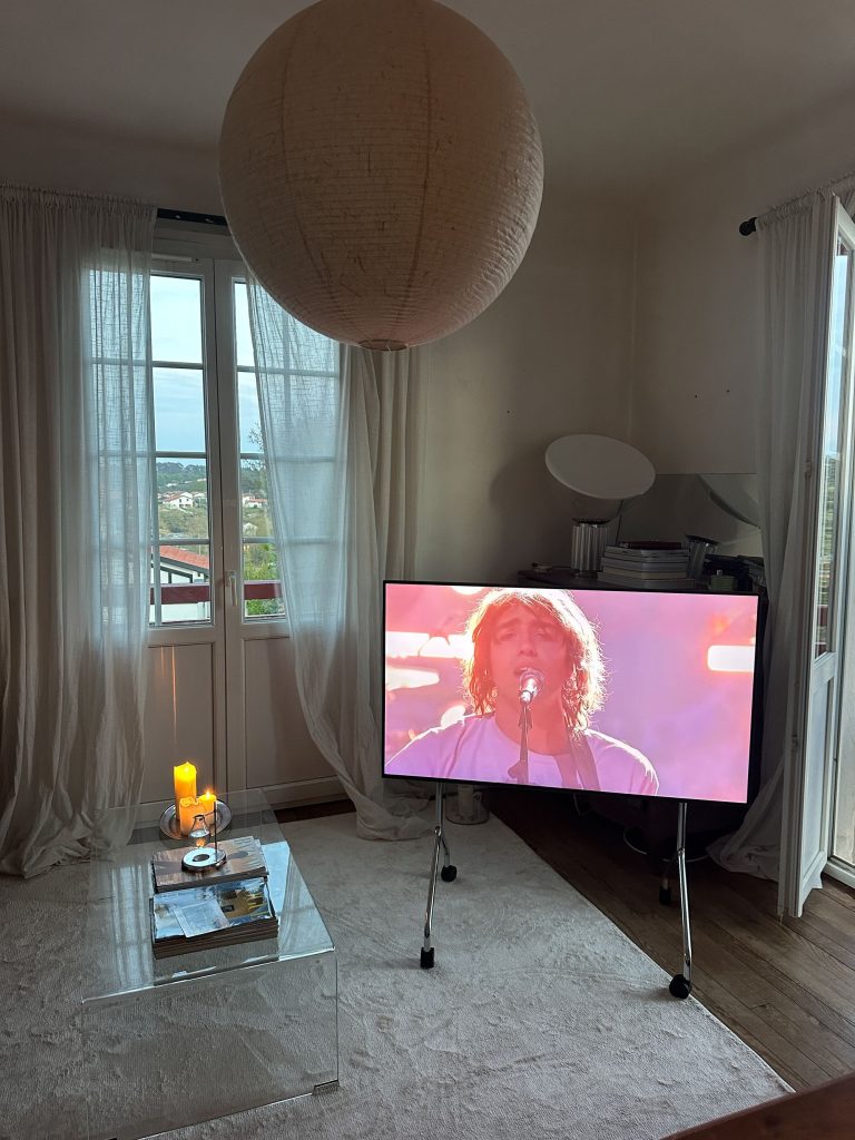 A Rolling TV Stand Stylishly Solves Any Placement Problems