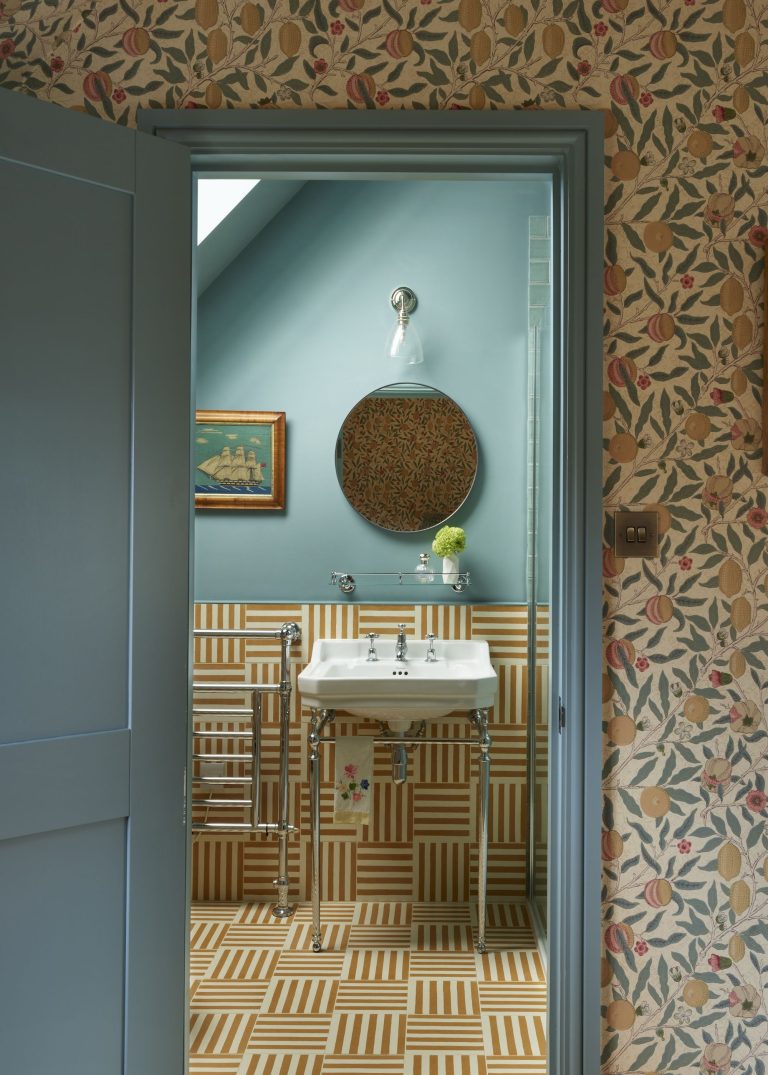 7 Trends in Ensuite Designs to Make This Space a Moment