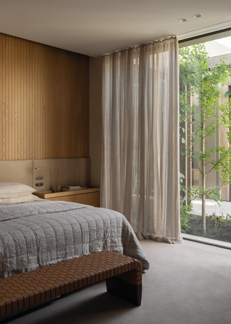 What’s the Best Way to Use a Fan in a Bedroom?