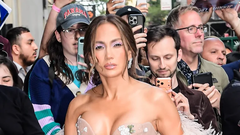 Jennifer Lopez Is Singlehandedly Bringing Back This ’00s Lash Trend