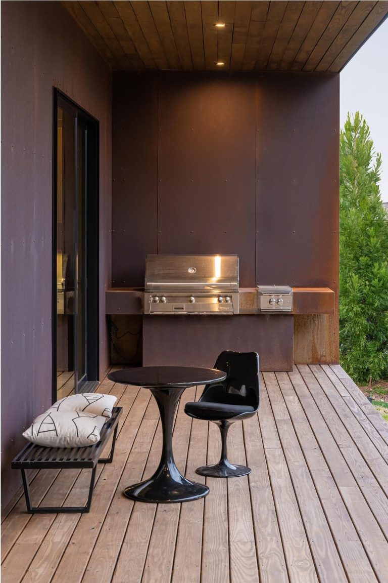 3 Outdoor Kitchen Colors That Will Elevate Your Space