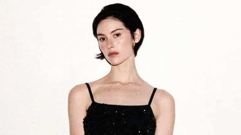 On the Podcast: Summer Cover Star Gracie Abrams Talks New Music and Her Acting Debut On the Podcast: Summer Cover Star Gracie Abrams Talks New Music and Her Acting Debut