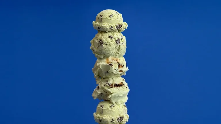 Vogue à la Mode! Celebrate Vogue’s Summer Issue With a Signature Ice Cream Vogue à la Mode! Celebrate Vogue’s Summer Issue With a Signature Ice Cream