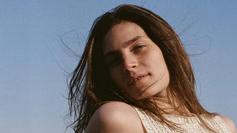 5 Texture Powders That Make Fine Hair Look Fuller