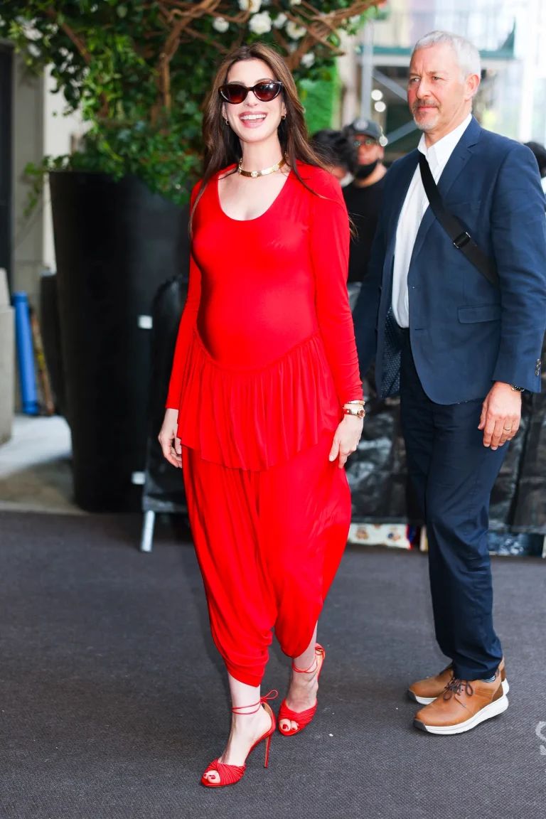 Anne Hathaway’s Maternity Style Trick? Wear It Backwards